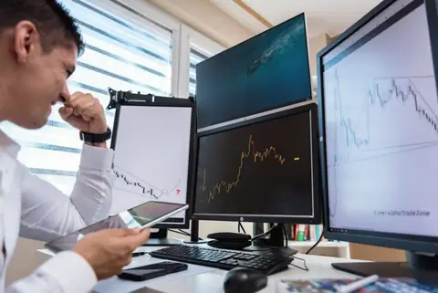 How Looking at Your Portfolio too Often Can Cause Panic Selling & Destroy Long-Term Returns