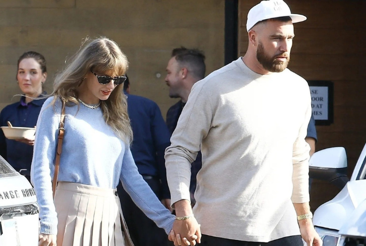  Taylor Swift and Travis Kelce 